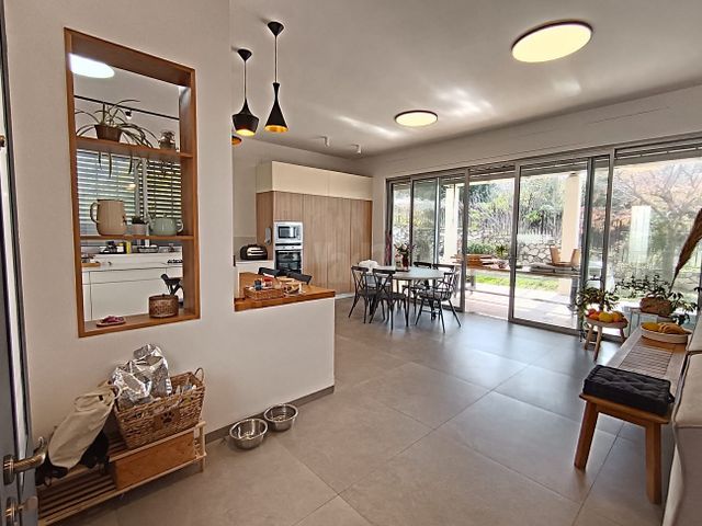 Private house / Cottage · 5 rooms in Eilon