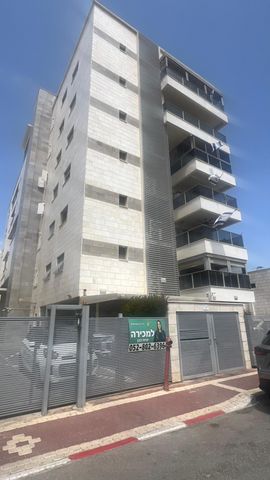 Квартира · 4 комн. в Нагария