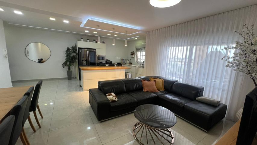 Apartment · 6 rooms in Acre